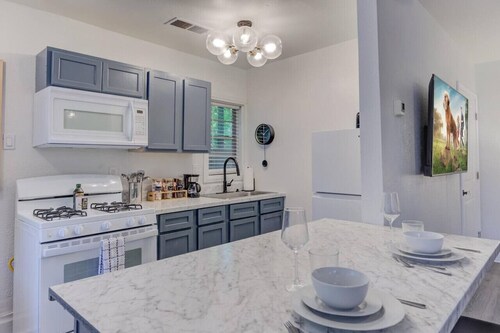 Central | Bright & Modern | Cooper Young