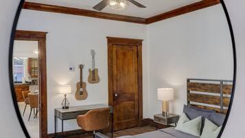 1 sovrum, skrivbord, strykjärn/strykbräda och gratis wi-fi