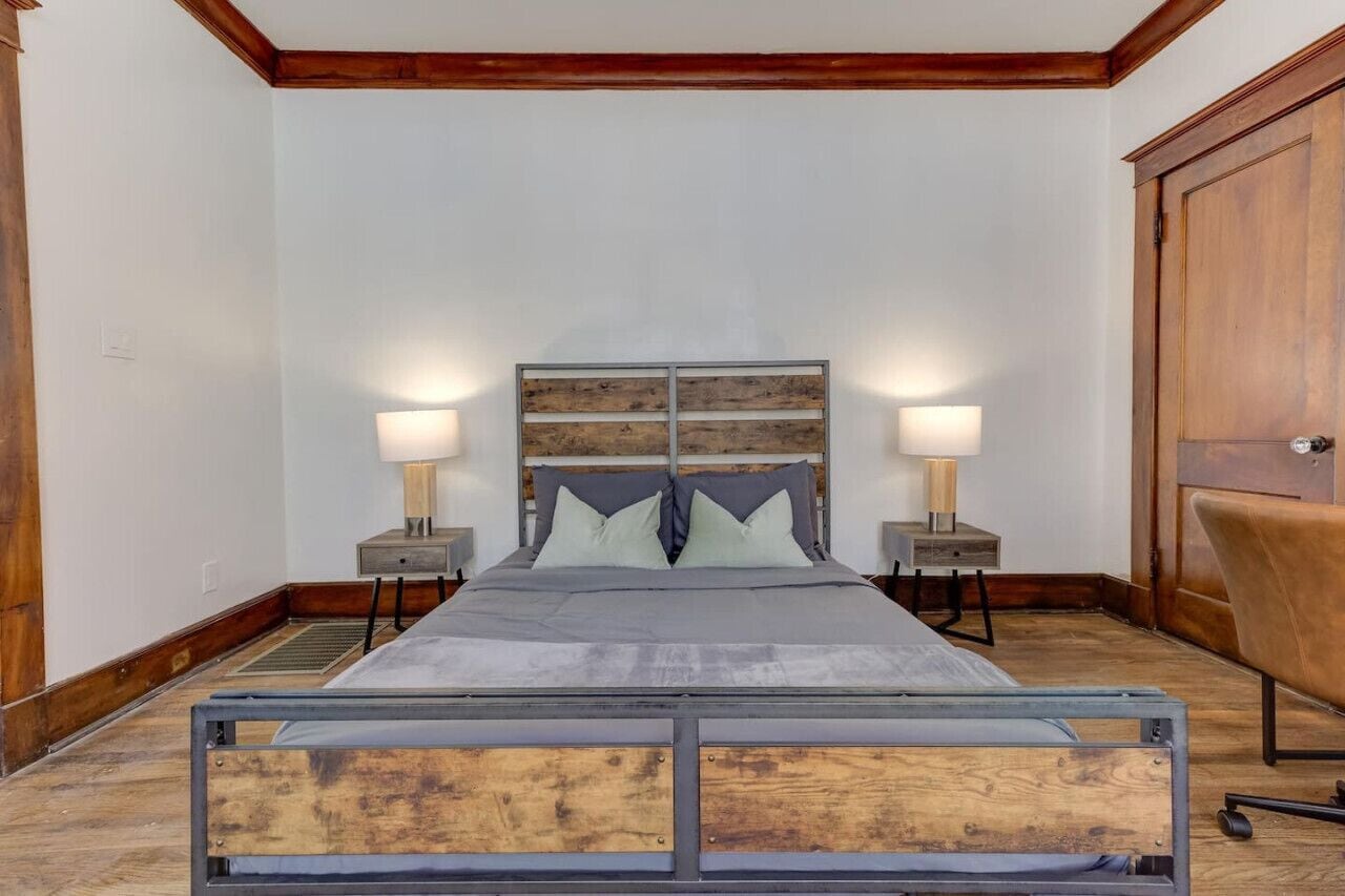 1 habitación, escritorio, tabla de planchar con plancha y wifi gratis 
