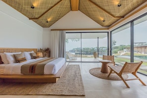 6 bedrooms, in-room safe, desk, iron/ironing board - Ocean Front Majestic and Eco-Friendly 6 BDR villa in Nusa Lembongan, Bali (Bali)