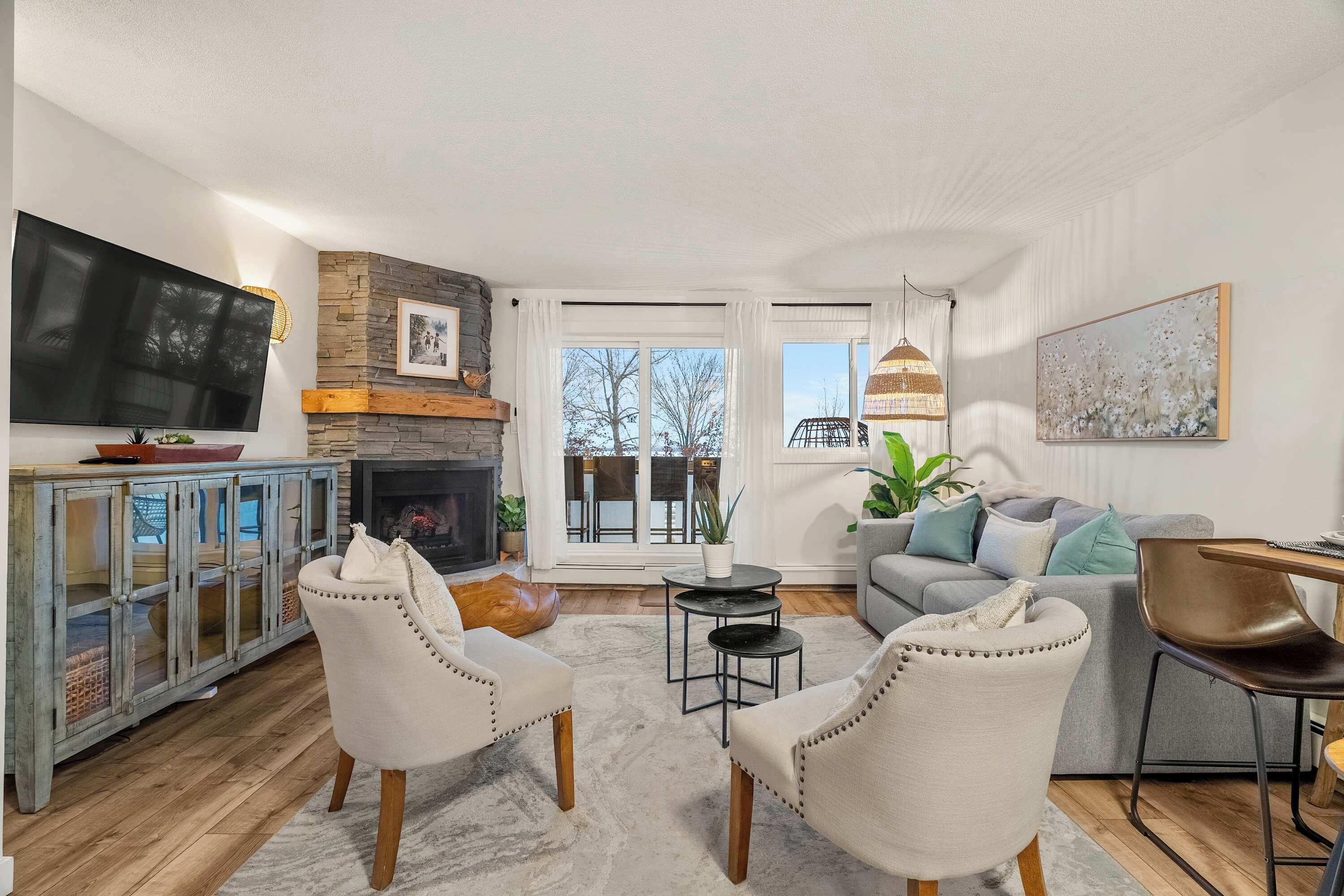 TV, fireplace, offices