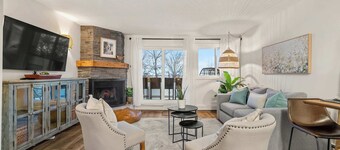 Lakeview Gem | Lakeside Retreat | Stunning Views |