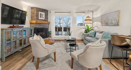 Lakeview Gem | Lakeside Retreat | Stunning Views |