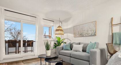 Lakeview Gem | Lakeside Retreat | Stunning Views |