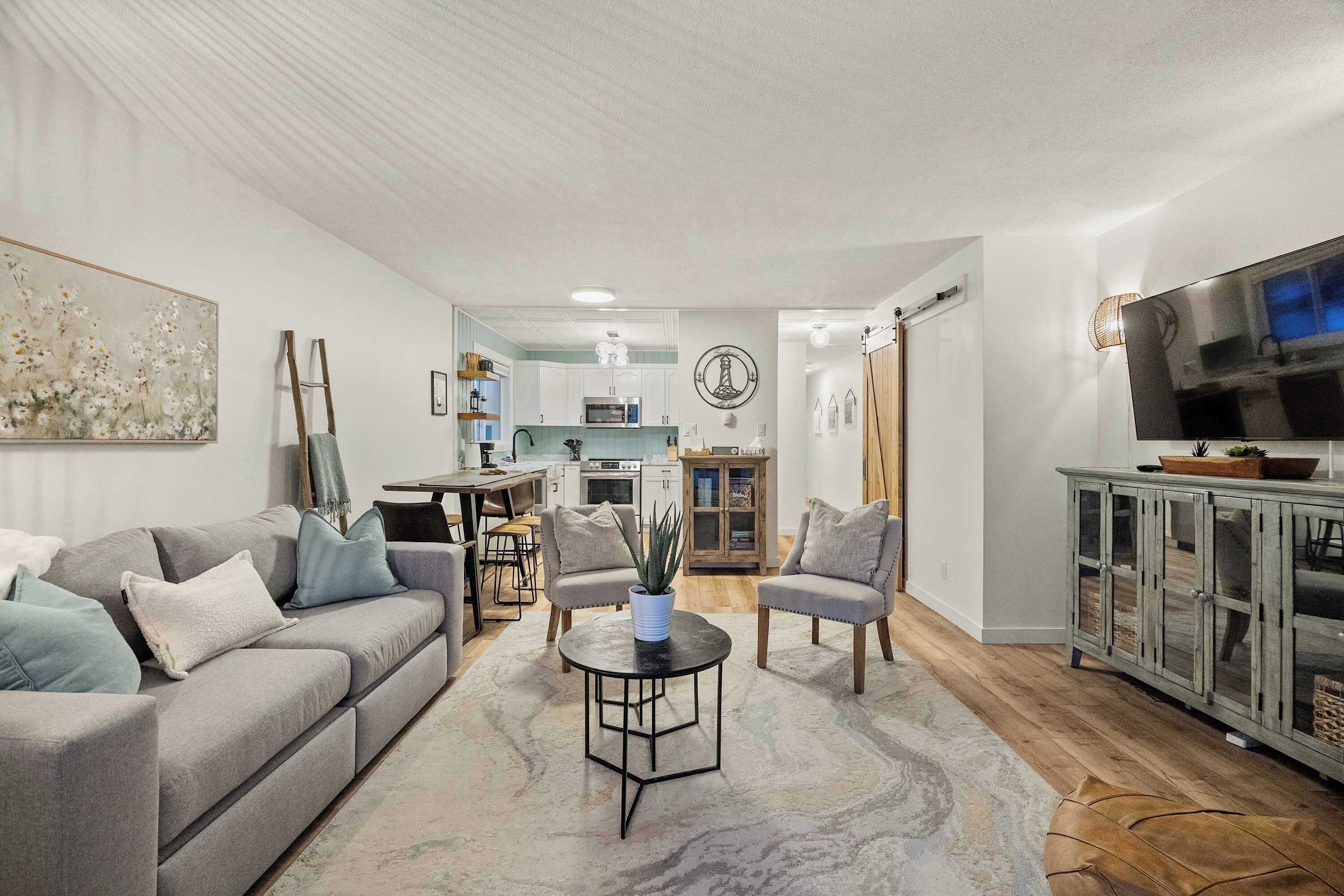 TV, fireplace, offices