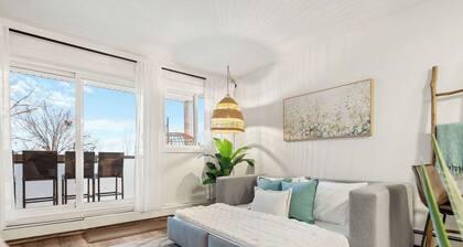 Lakeview Gem | Lakeside Retreat | Stunning Views |