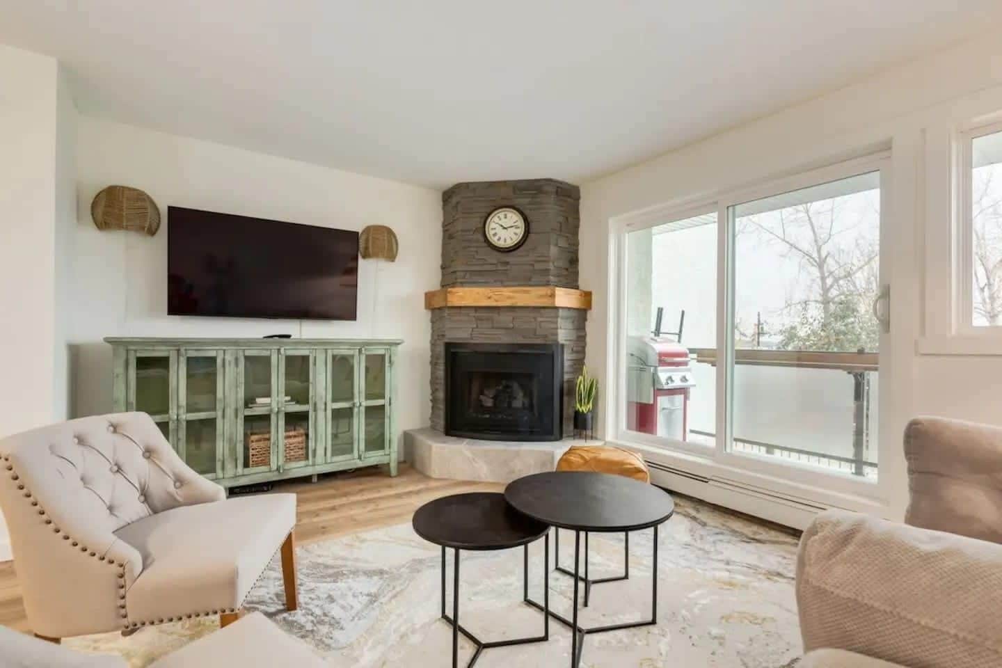 TV, peis og kontorer