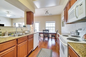 Fridge, microwave, stovetop, dishwasher