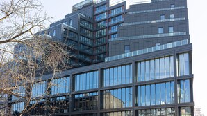 A modern multi-story building with large glass windows and a complex architectural design. - Rio 2 Panorama Bydgoszczy Luksus w Centrum (Bydgoszcz)