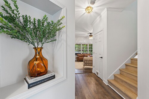 🌟 MODERN 5-BEDROOM🛏️, PERFECT FOR LARGE FAMILIES! SPACIOUS SUNROOM ☀️