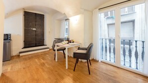 Standard-studiolejlighed - mikrobølgeovn (Genova Studio in San Lorenzo) | Spiseområde