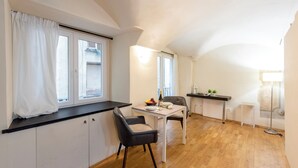 Standard-studiolejlighed - mikrobølgeovn (Genova Studio in San Lorenzo) | Spiseområde