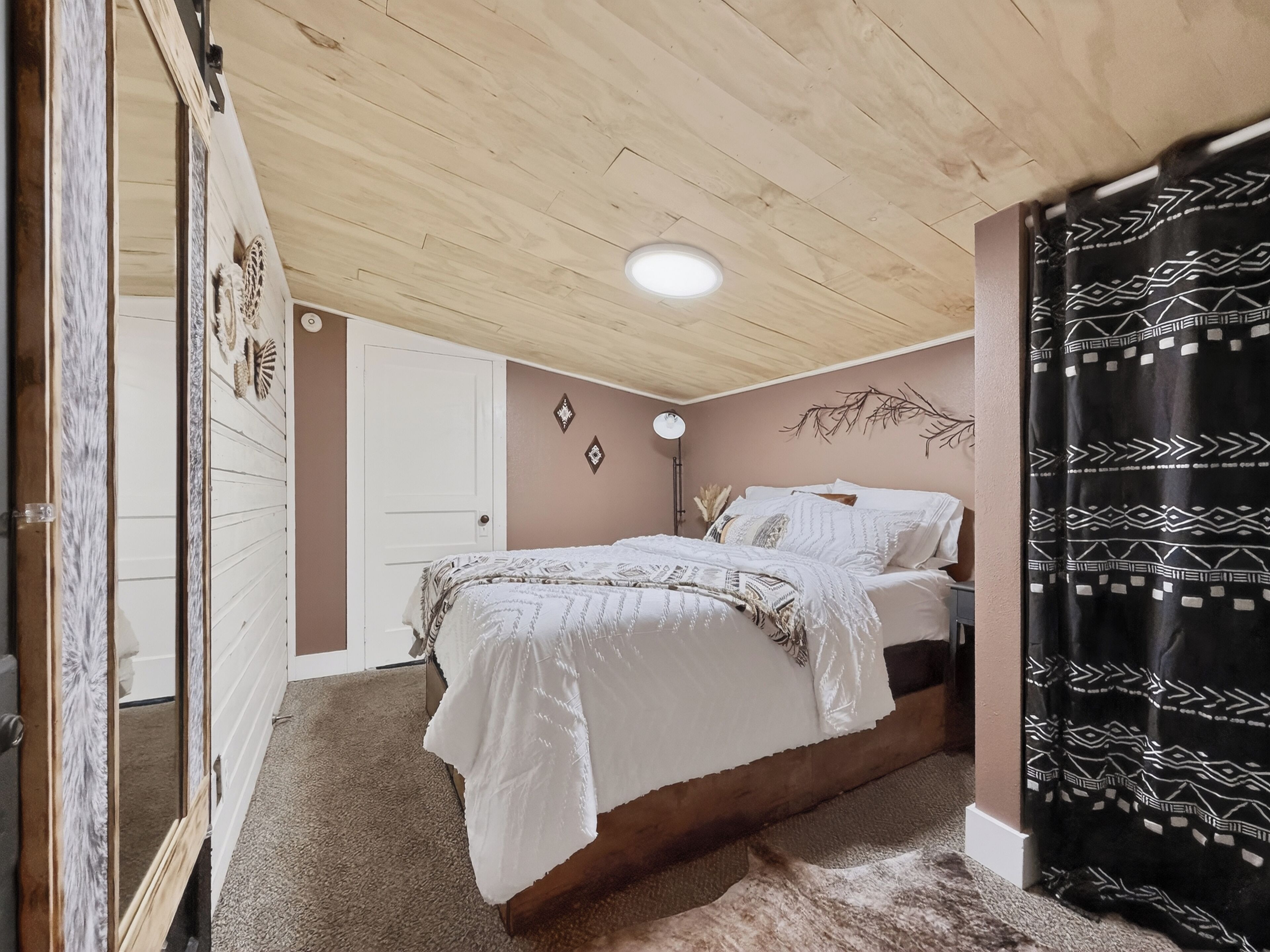 1 slaapkamer, een bureau, een strijkplank/strijkijzer, gratis wifi