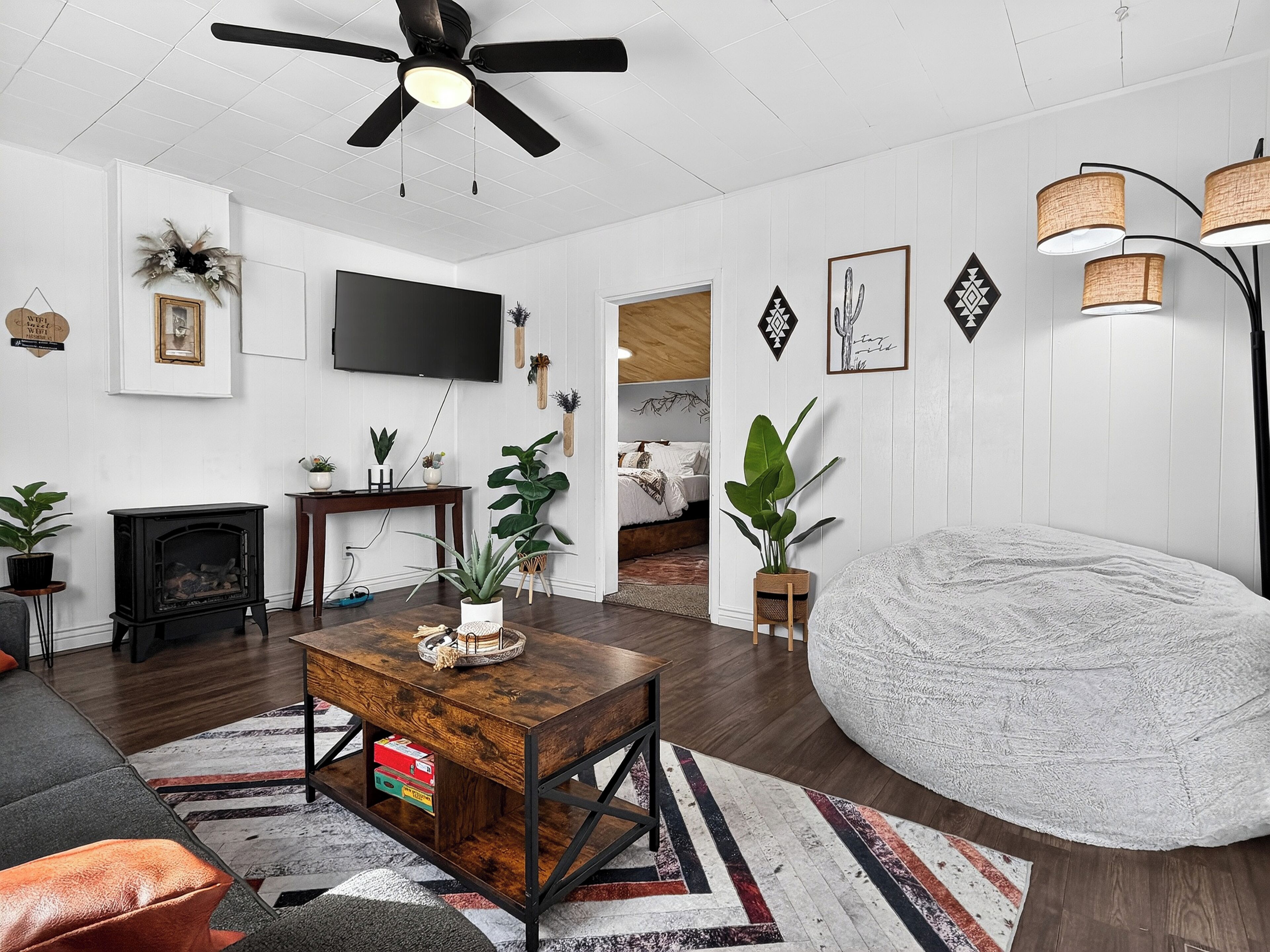 1 chambre, bureau, fer et planche à repasser, Wi-Fi gratuit