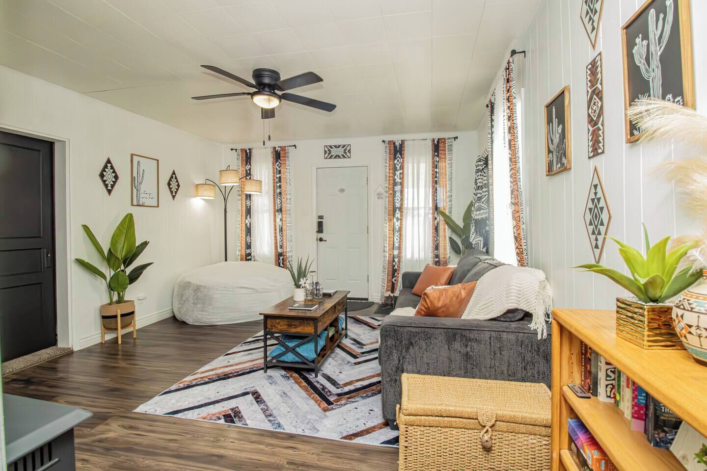 1 habitación, escritorio, tabla de planchar con plancha y wifi gratis 