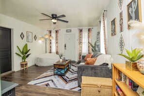 1 chambre, bureau, fer et planche à repasser, Wi-Fi gratuit