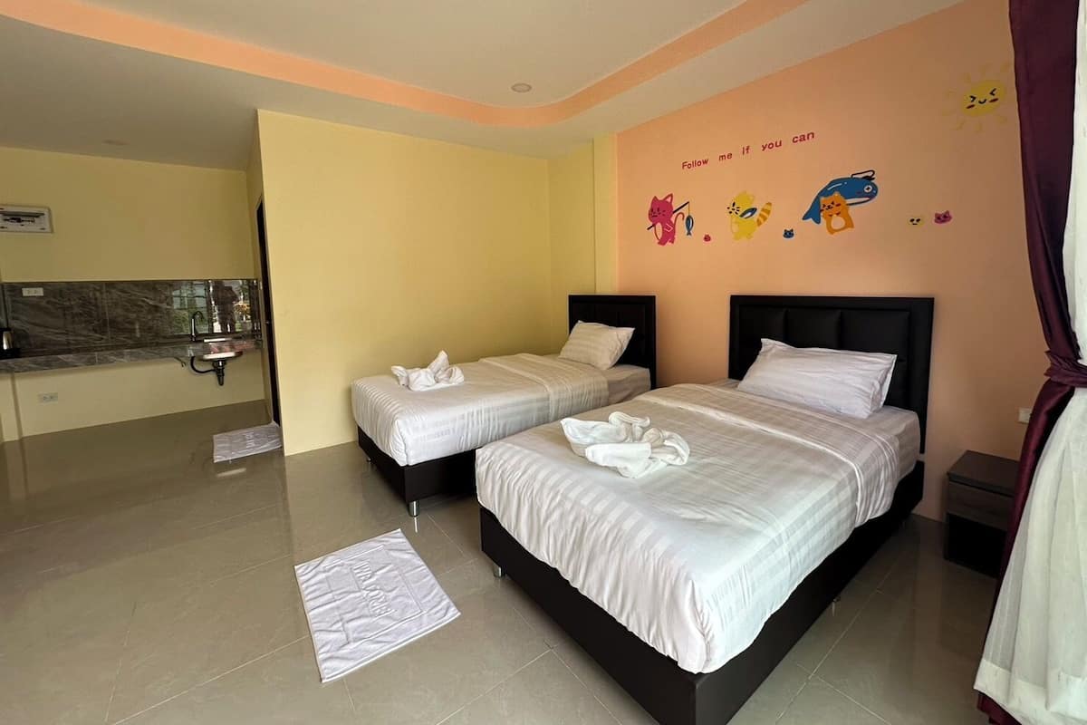 Basic Twin Room | Free WiFi, bed sheets
