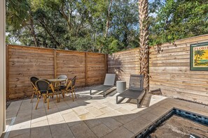 Outdoor dining - The Peaceful Puffin - Pool l Hot Tub l 5 min to DT (St. Augustine)