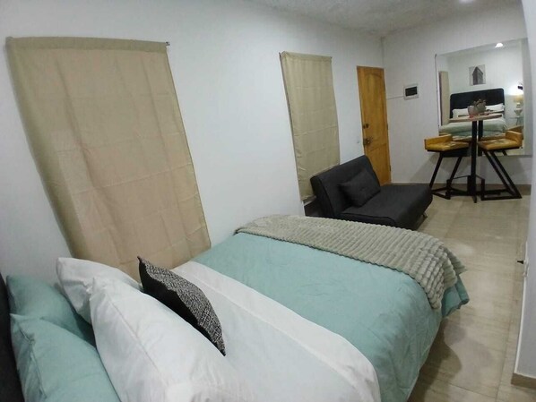 1 bedroom, iron/ironing board, WiFi, bed sheets - Comfy studio with double bed and sofa bed in the heart of Miraflores (Miraflores)