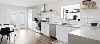 Modern Comfort~ Pool~ BBQ~ Prime Location