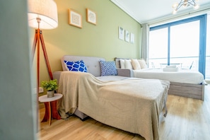1 bedroom, WiFi, bed sheets - Goldcrest Views 2 - Elegant Studio (Jumeirah Lake Towers)
