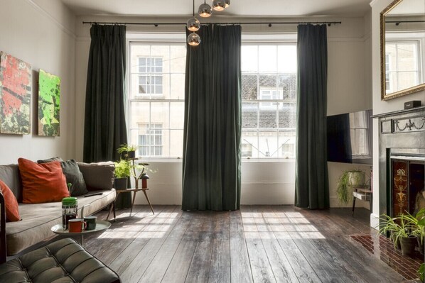 Smart TV, books - Stylish 2BD in Central Winchcombe (Winchcombe)