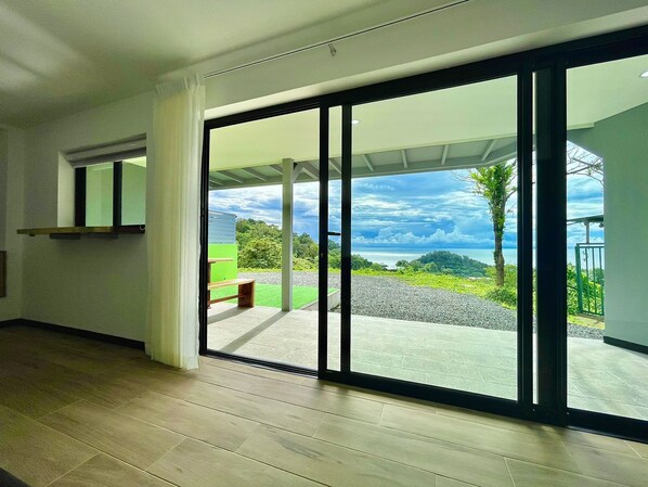 Interior - Deluxe Tropical (Quepos)