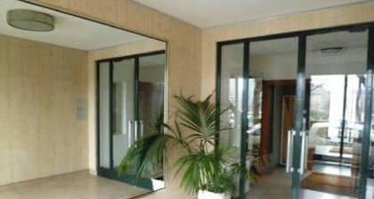 Chambre Indépendante, Kitchenette, sdb ComplÚte, Wifi, vue Tour Eiffel, RDC