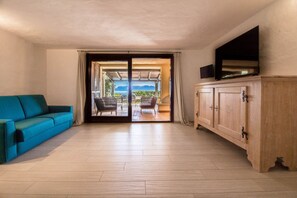 Flat-screen TV - GuestHost - Splendid 60 sqm apartment, perfect for 4 people, located on the mezzanine floor of a building WITHOUT a lift (stairs to access it).The accommodation boasts a wonderful veranda and enjoys a breathtaking view of the sea, the mountains and the s (Golfo Aranci)