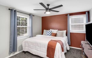 4 soveværelser, skrivebord, strygejern/strygebræt, weekendseng