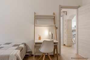 2 bedrooms, WiFi, bed sheets - Located on one of the main streets of Porto Torres, in a quiet and convenient area close to all services, Cala delle Vigne offers the perfect atmosphere for a holiday dedicated to relaxation, the sea, and discovery. The apartment, cosy and well-kept, is  (Porto Torres)