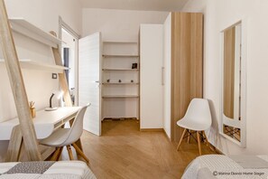 Interior - Located on one of the main streets of Porto Torres, in a quiet and convenient area close to all services, Cala delle Vigne offers the perfect atmosphere for a holiday dedicated to relaxation, the sea, and discovery. The apartment, cosy and well-kept, is  (Porto Torres)