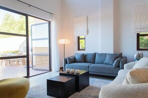 Smart TV, books - Aphrodite Hills Luxury Apartment with shared pool access L12 (Kouklia)