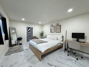 1 bedroom, iron/ironing board, free WiFi, bed sheets - Modern Minimalist Home (San Jose)