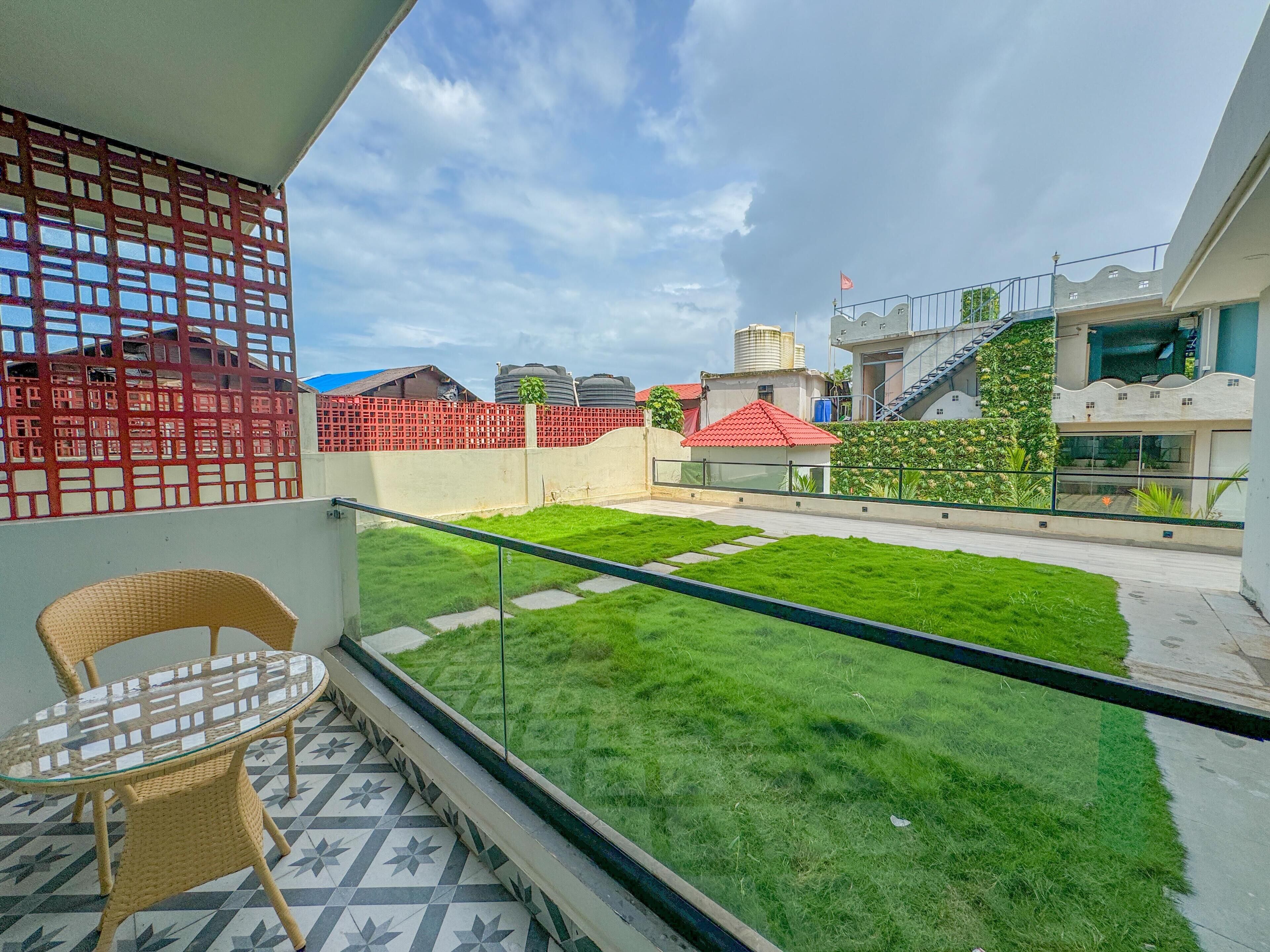 Minibar, safe på rommet, skrivebord og blendingsgardiner