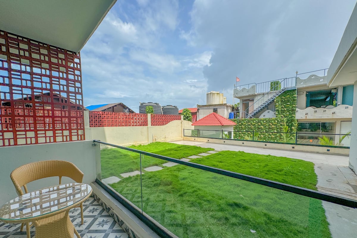 Minibar, in-room safe, desk, blackout curtains