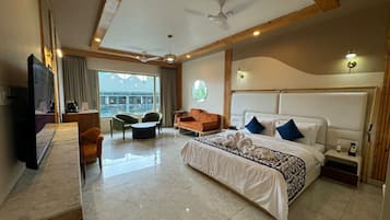 The Grand Deluxe Room | Minibar, két bảo mật tại phòng, bàn, màn/rèm cản sáng