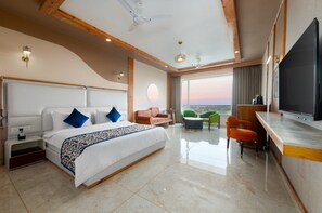 The Grand Premium Sea View Room | Minibar, in-room safe, desk, blackout drapes - Grand Continent Morjim (Morjim)