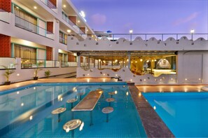 Outdoor pool - Grand Continent Morjim (Morjim)