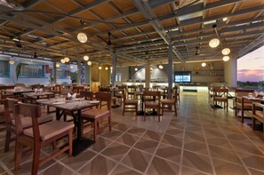 Breakfast, lunch, dinner served; local and international cuisine  - Grand Continent Morjim (Morjim)