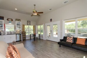 Smart TV - Private | Peaceful Retreat | Pool (Georgetown)