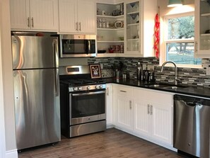 Fridge, microwave, oven, stovetop - Private | Peaceful Retreat | Pool (Georgetown)