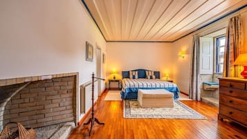 5 habitaciones, tabla de planchar con plancha, internet y ropa de cama