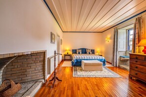 5 chambres, fer et planche à repasser, accès Internet, draps fournis