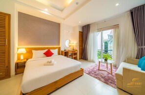 Apartamento superior | Ropa de cama hipoalergénica, minibar, caja fuerte y escritorio
