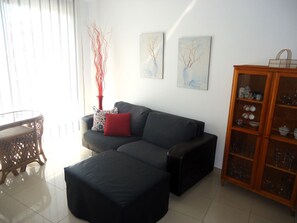 Unclassified image, 5 of 18, button