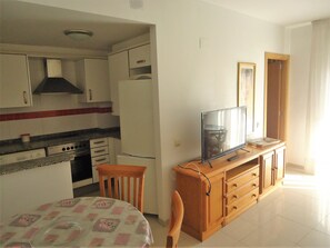 Unclassified image, 4 of 18, button