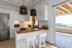 Refrigerador con freezer, microondas, horno, lavavajillas