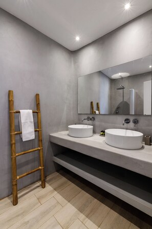 Villa, 4 slaapkamers, privézwembad, uitzicht op zee | Badkamer | Een bidet, handdoeken