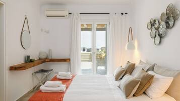 Villa, 4 Bedrooms, Private Pool, Sea View | 4 bedrooms, in-room safe, blackout drapes, soundproofing